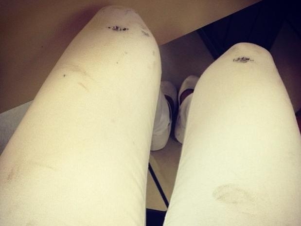 Adriana postou em seu Instagram uma foto de suas roupas sujas, com a descrio do sequestro na legenda