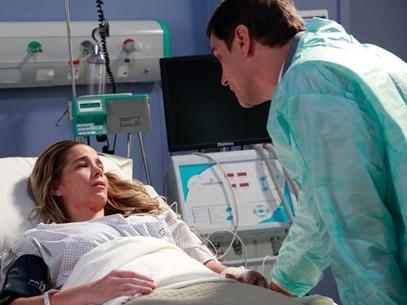 Amarilys (Danielle Winits) acorda do coma e pensa no dia em que receber alta