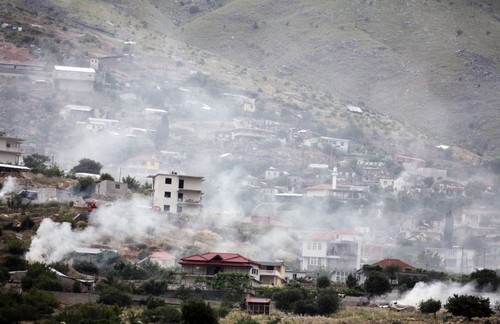 ​'Nuvem de maconha' no vilarejo próximo da capital albanesa