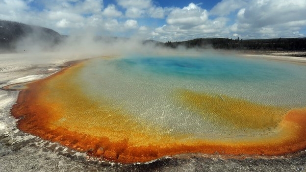 Lagos de água quente são provas da magma quente que está abaixo da superfície em Yellowstone