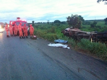 Quatro pessoas morreram em acidente na BR-364, neste domingo (8).