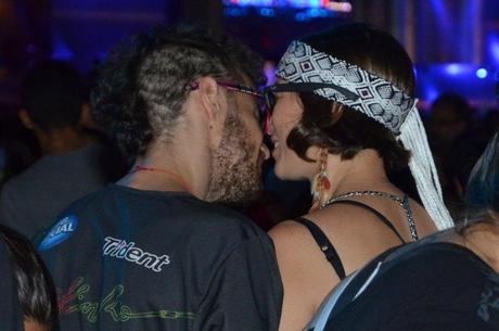 Maria Paula e Victor trocaram beijos no Rock in Rio