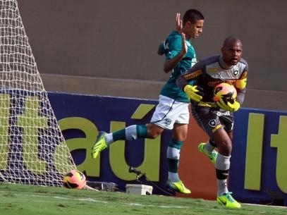 Botafogo segurou empate at o fim, mas saiu decepcionado de Goinia
