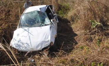 Carro capotou depois de prefeita desviar de um cachorro em rodovia federal