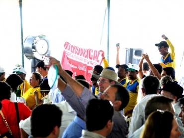 Grevistas vaiaram presidente aps discurso em evento