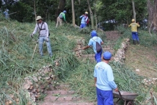 Varredores e garis do Municpio: projeto trabalha para a recuperao da cidadania