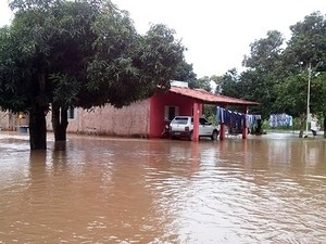 Casas so alagadas em Santo Antnio de Leverger