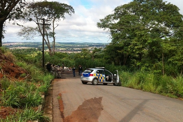 Polcia faz percia em local onde jovens foram encontradas mortas