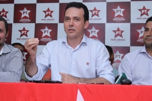 O pr-candidato Ldio Cabral tenta garantir vaga de candidato governista