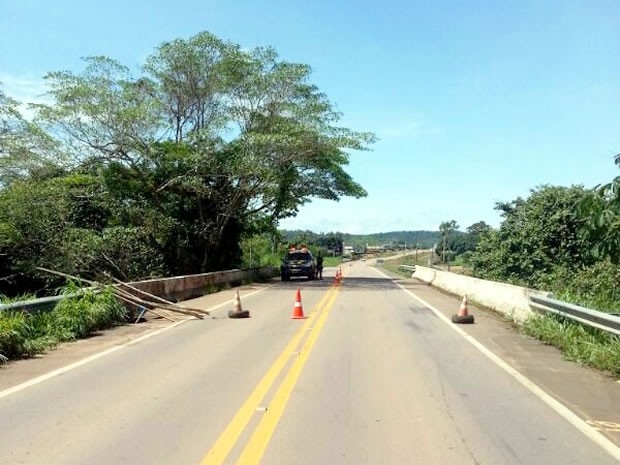 Ponte foi interditada por risco de desabamento na rodovia BR-163