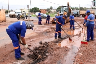 Vias do Centro de Cuiab esto sendo recuperadas pela Prefeitura