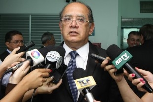 O ministro Gilmar Mendes analisa inconstitucionalidade de doaes de pessoa jurdica