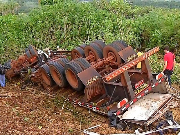 Motorista morreu aps acidente na Serra do Parecis.