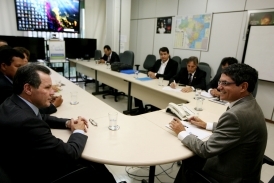 Governador Silval Barbosa durante reunio na Secretaria de Ateno  Sade, em