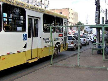 Poucos nibus circulam no Centro da capital