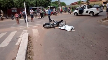 Motociclista morre aps ter cabea esmagada por carreta em avenida