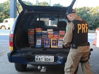 Droga foi encontrada em abordagem da PRF