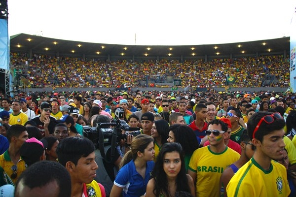 Fifa Fan Fest recebeu mais de 45 mil pessoas para assistir  goleada do Brasil sobre Camares.
