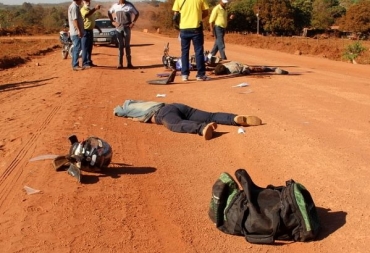 Dois irmos estavam indo trabalhar em fazenda e morreram em acidente entre moto e carro