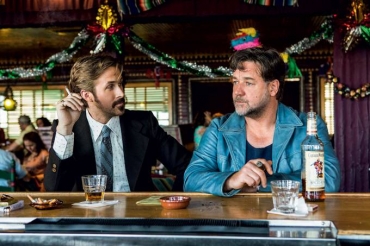 PASTELO NOIR - Gosling e Crowe: camaradagem masculina em meio ao espalhafato da dcada de 70